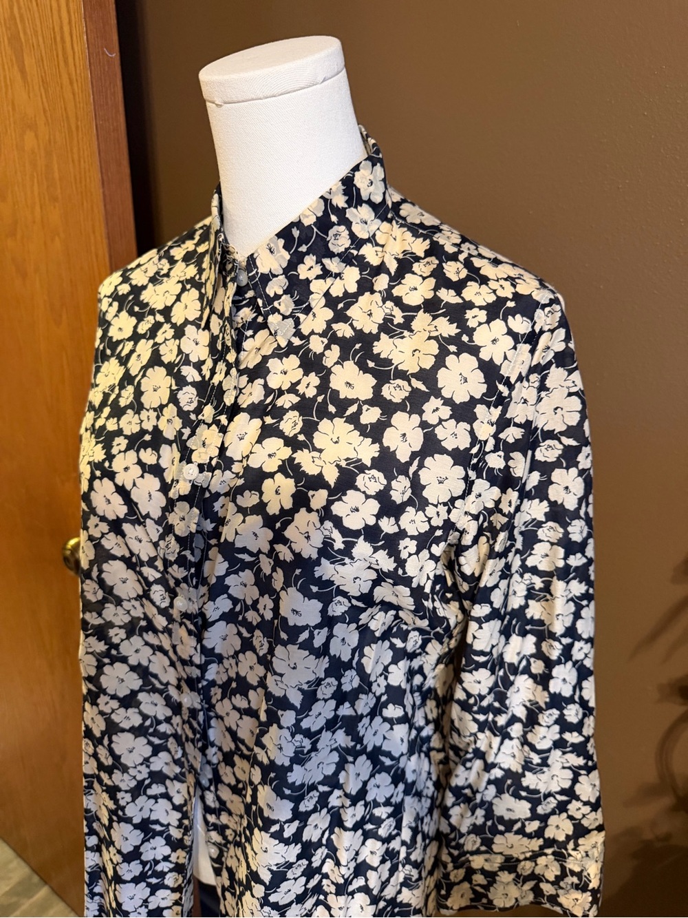Ralph Lauren Navy Floral Button-Down Shirt with White Blossoms - Picture 2 of 6